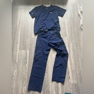 Men’s fig size M scrub top and bottoms